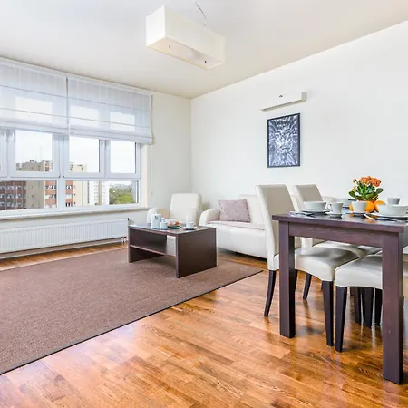 Woronicza Business Studio Near Chopin Airport דירה ורשה
